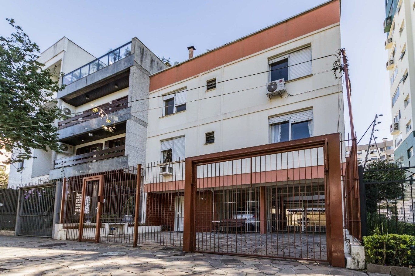 Apartamento 2 quartos, 1º andar, sol da manhã, vaga coberta