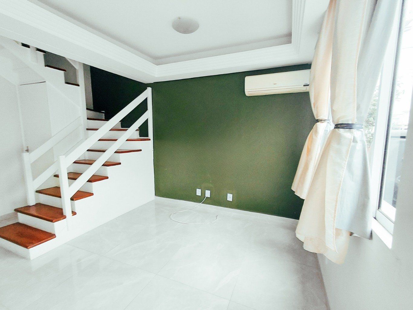 Casa em condomínio com 2 dormitórios e 2 garagem em Branco em Canoas.