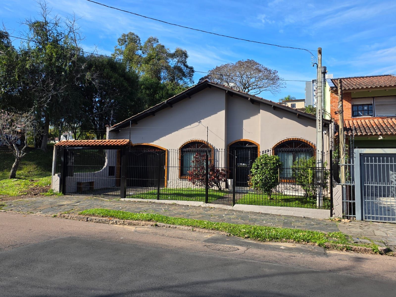 Casa de 3 dormitório no bairro Jardim do Salso