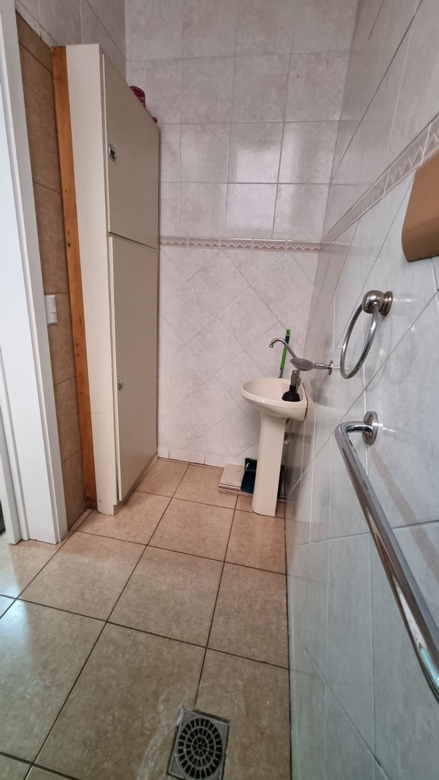Sala comercial no Bairro passo do Feijó em Porto Alegre.