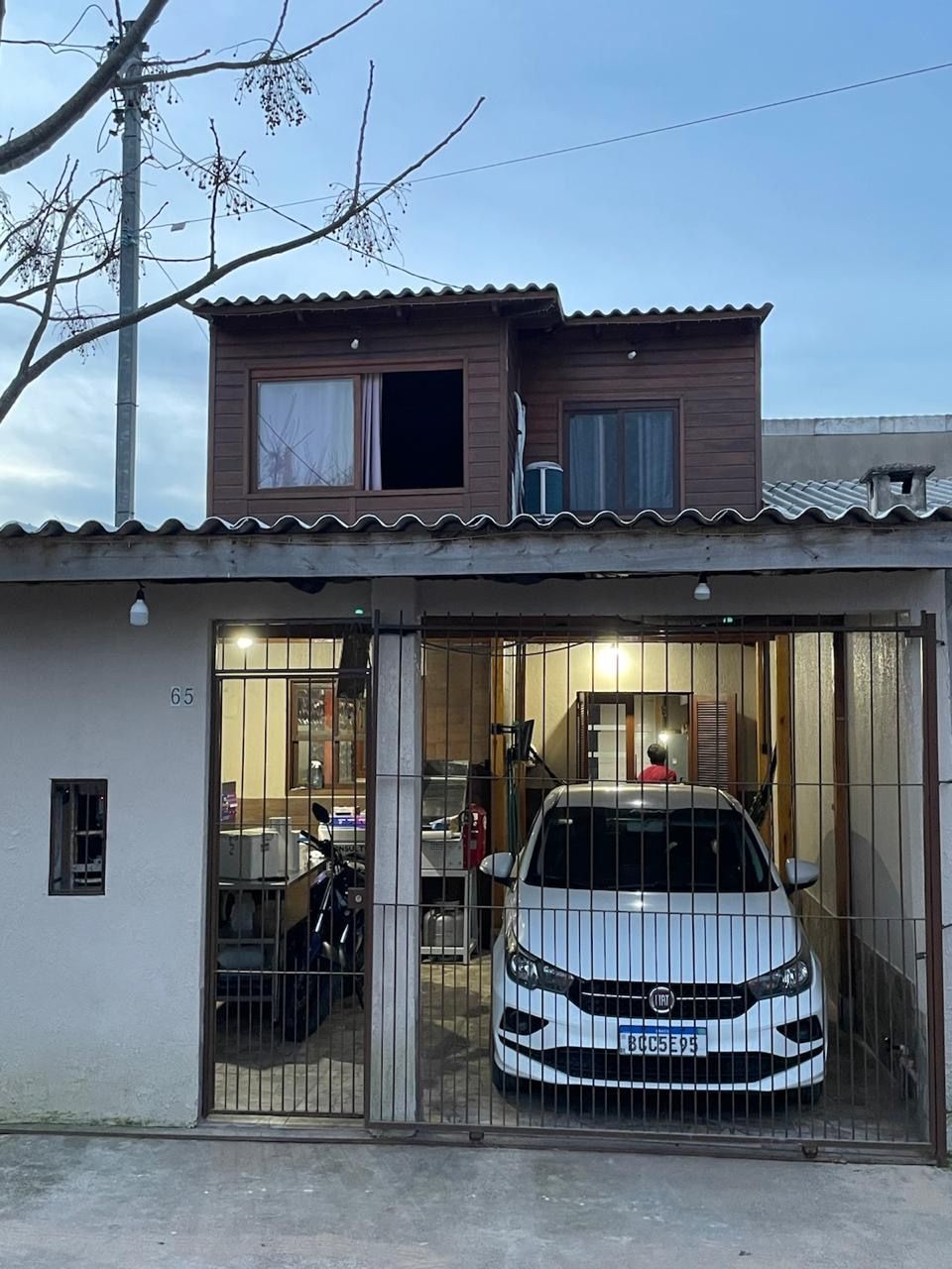 Casa 3 dormitórios no Bairro Ponta Grossa