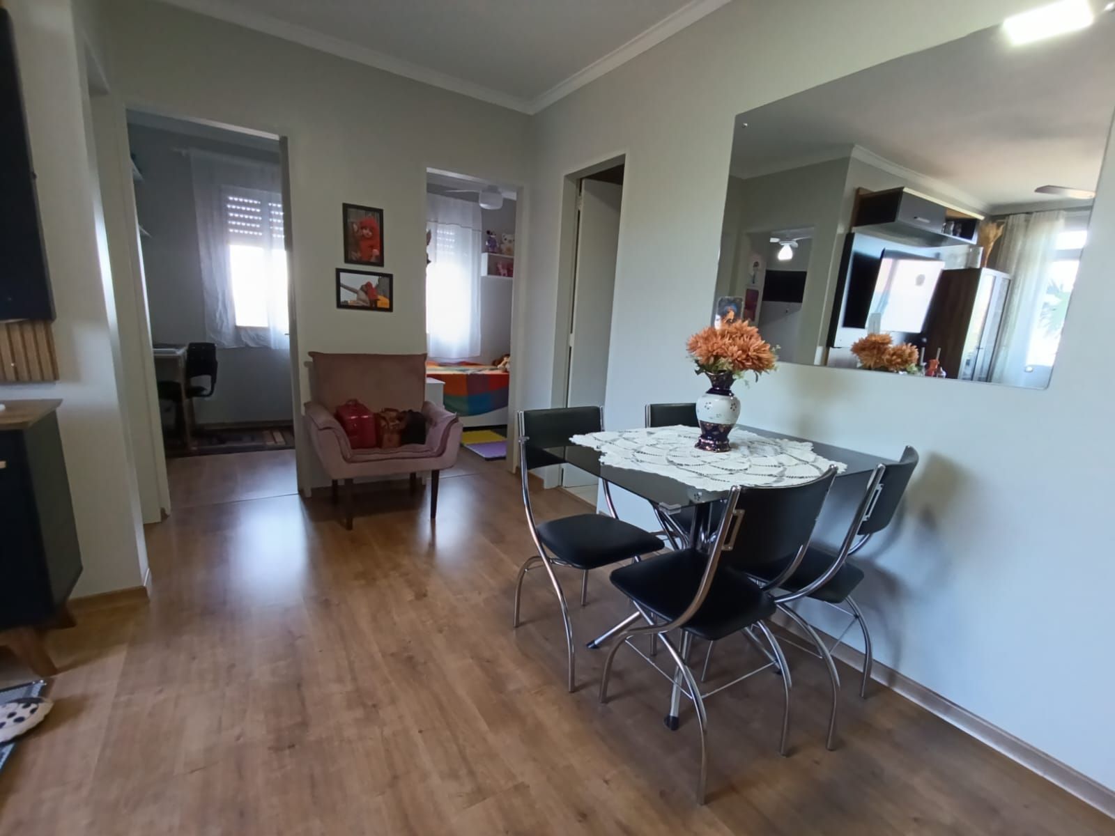 Apartamento semi mobiliado de 3 quartos e 1 vaga no bairro Sarandi.