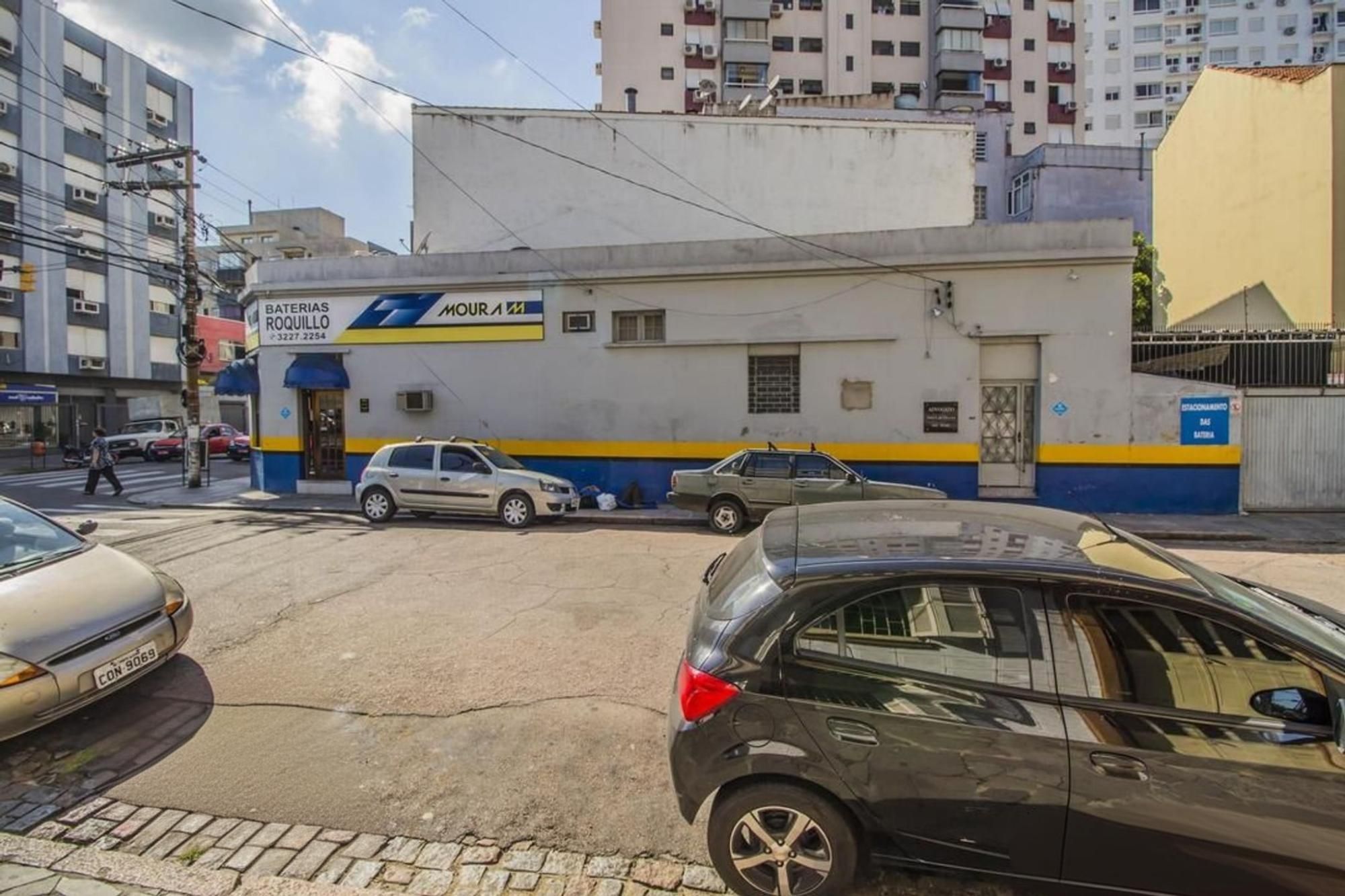 Aoartamento térreo de 2 quartos, 2 banheiros no bairro Cidade Baixa.