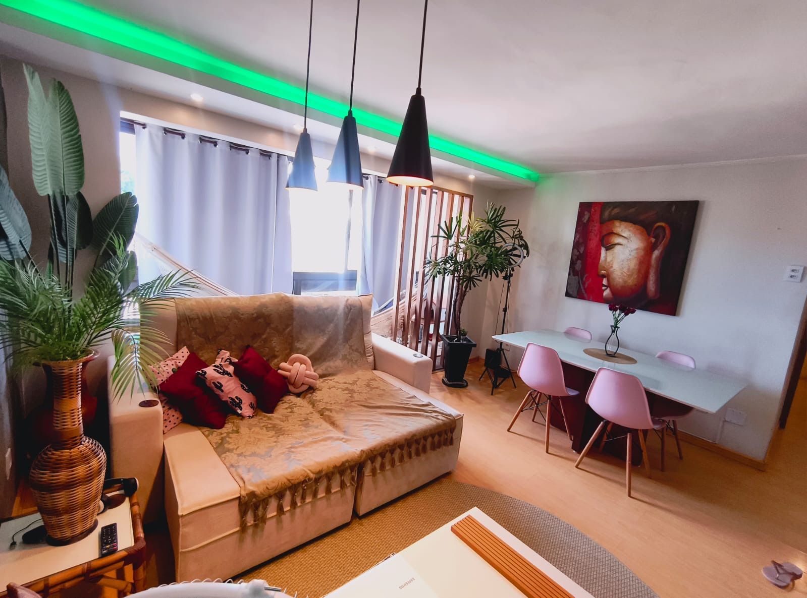 APARTAMENTO 2 DORMITÓRIOS COM SUITE 2 Vagas Bairro Vila Ipiranga Porto Alegre