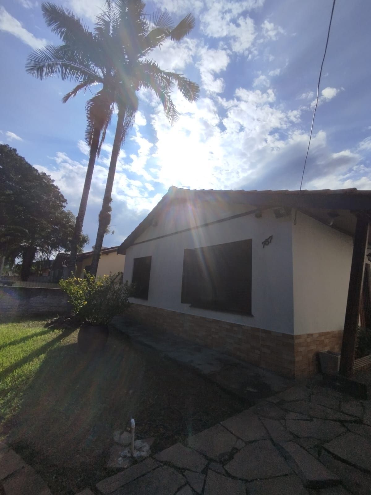 Casa de 4 dormitórios e 2 vagas de garagem em Canoas.