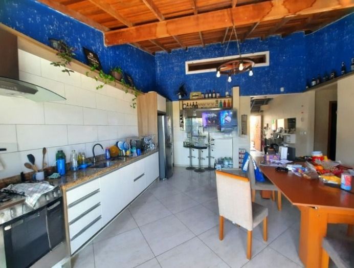 Casa de 4 quartos,suíte,churrasqueira no bairro Nonoai