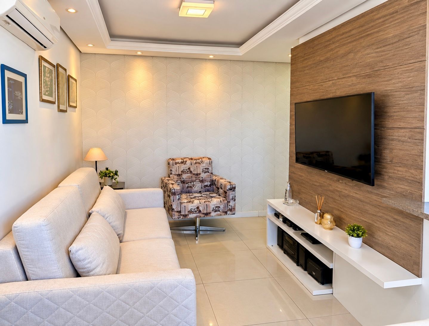 Apartamento 3 dormitórios  Suíte Semi Mobiliado com Vaga de Garagem, Sarandi