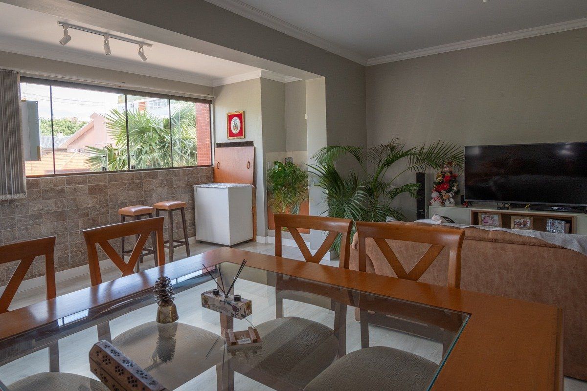 Apartamento de 3 quartos, elevador, churrasqueira, 2 vagas  no bairro Lindóia