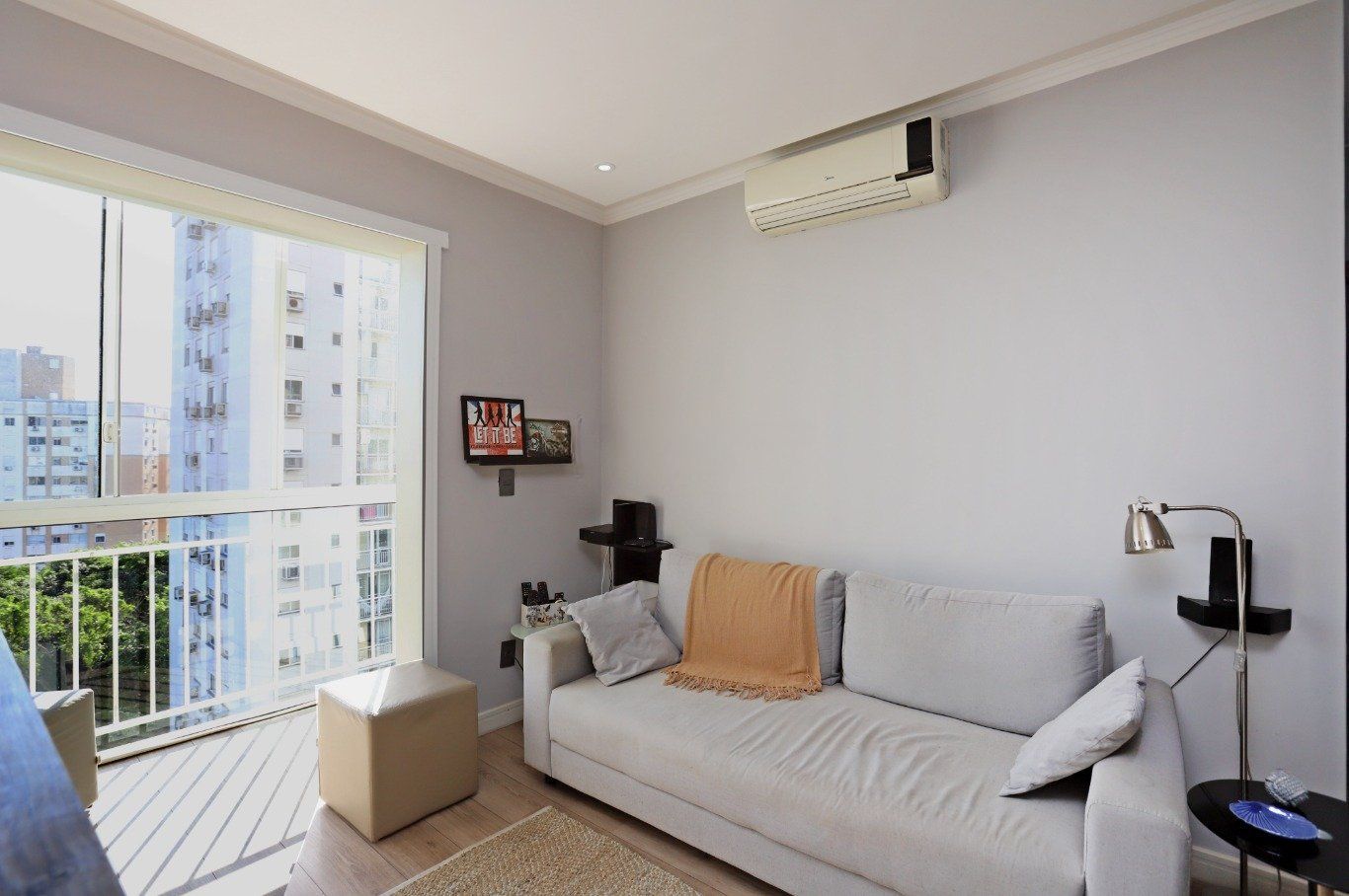 Apartamento à venda com 2 quartos, 61m² - Foto 1