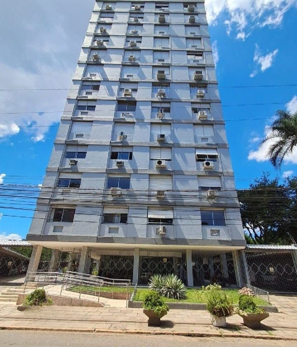 Apartamento de 2 quartos e elevador em Canoas.