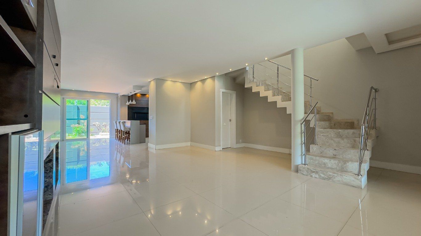 Casa de Condomínio à venda com 3 quartos, 234m² - Foto 1