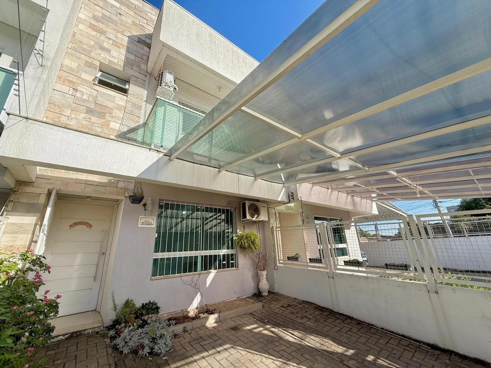 Casa para venda 2 suítes e 2 vagas, em Niterói com 81 m² em Canoas