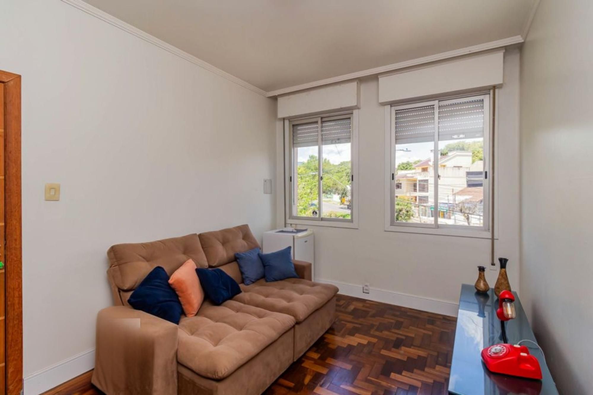 Apartamento semi mobiliado de 2 quartos no bairro Passo da Areia