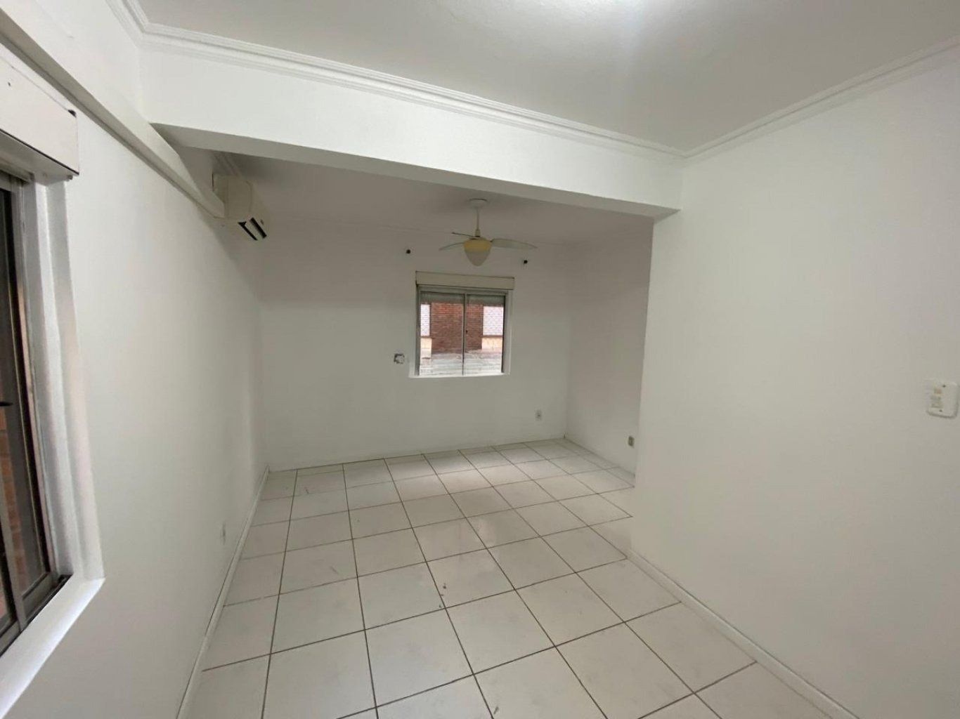 Apartamento de 2 dormitórios e duas vagas de garagem em Canoas.