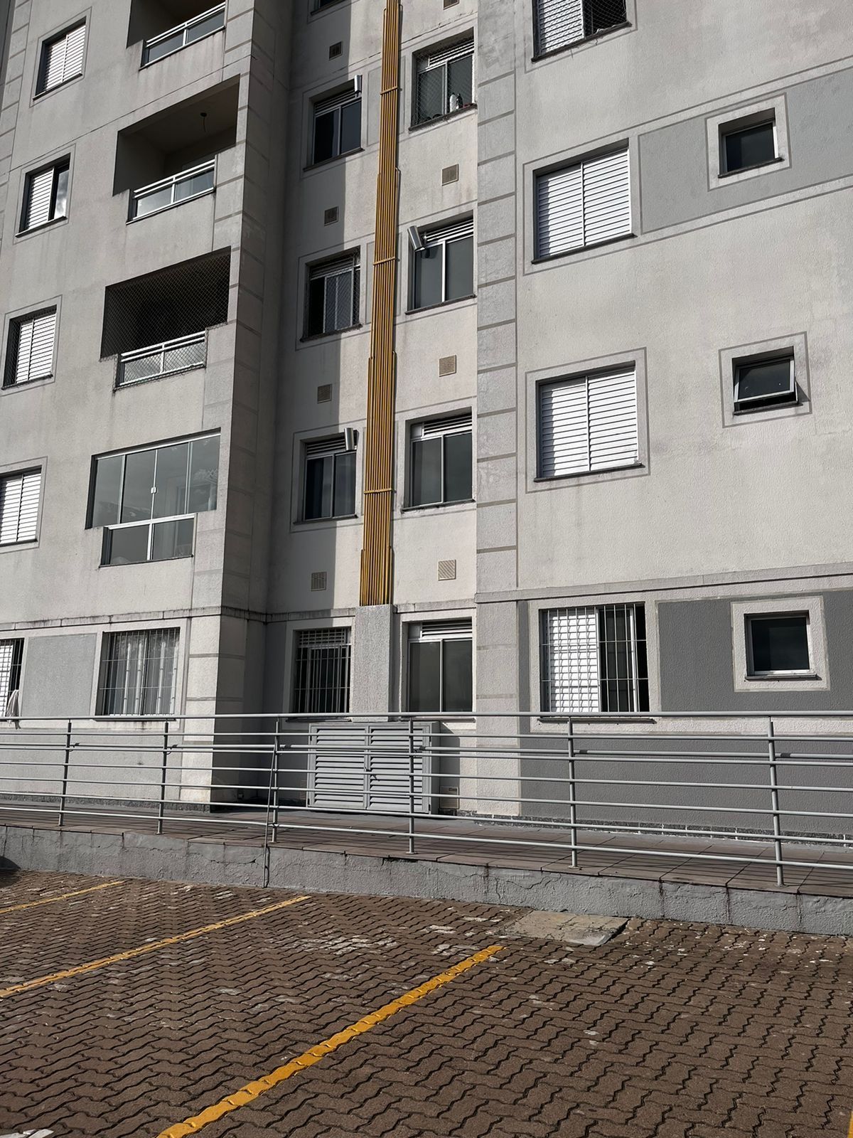 Apartamento com Sacada Morro Santana com 1 vaga de garagem