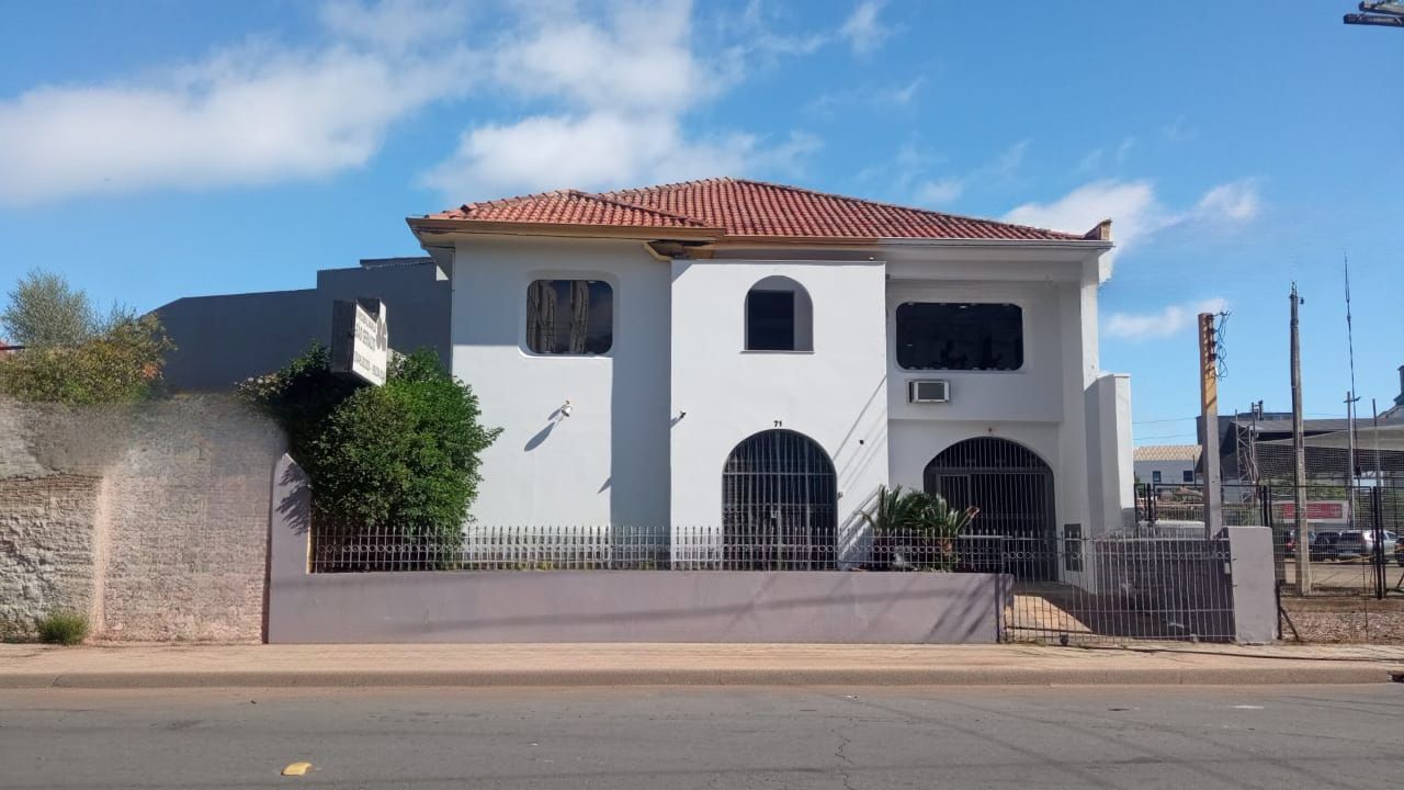 Casa, 3 dormitórios no bairro Floresta em Porto Alegre para Comprar