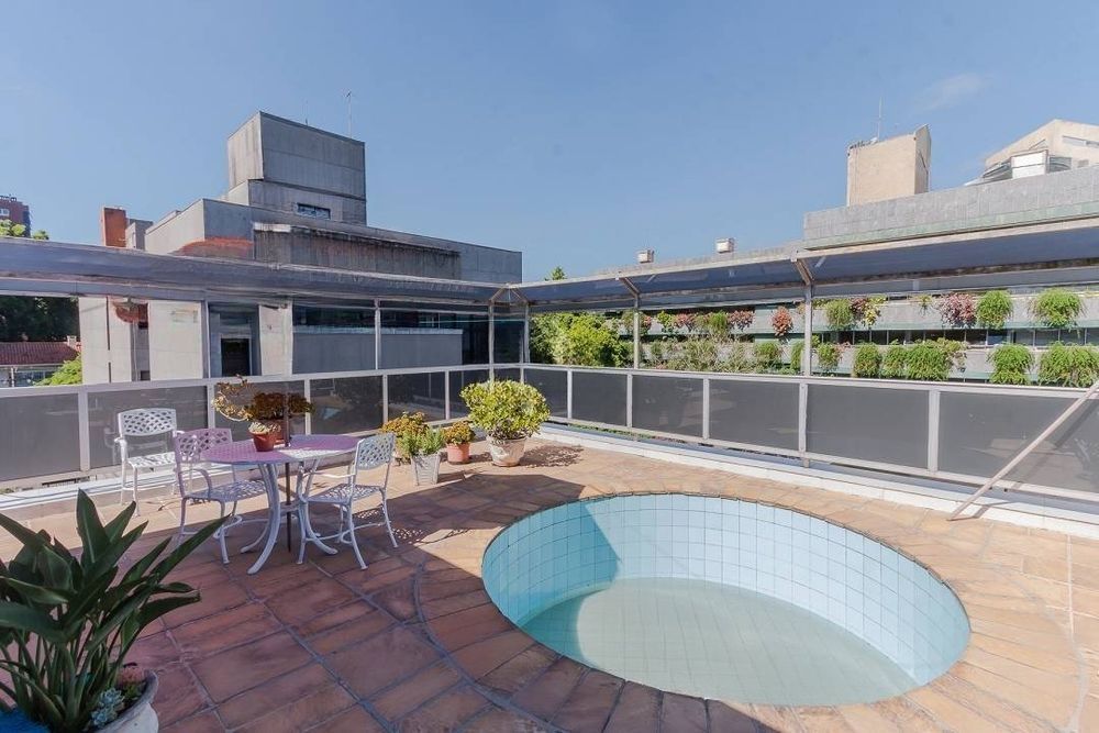 Cobertura à venda com 3 quartos, 221m² - Foto 2