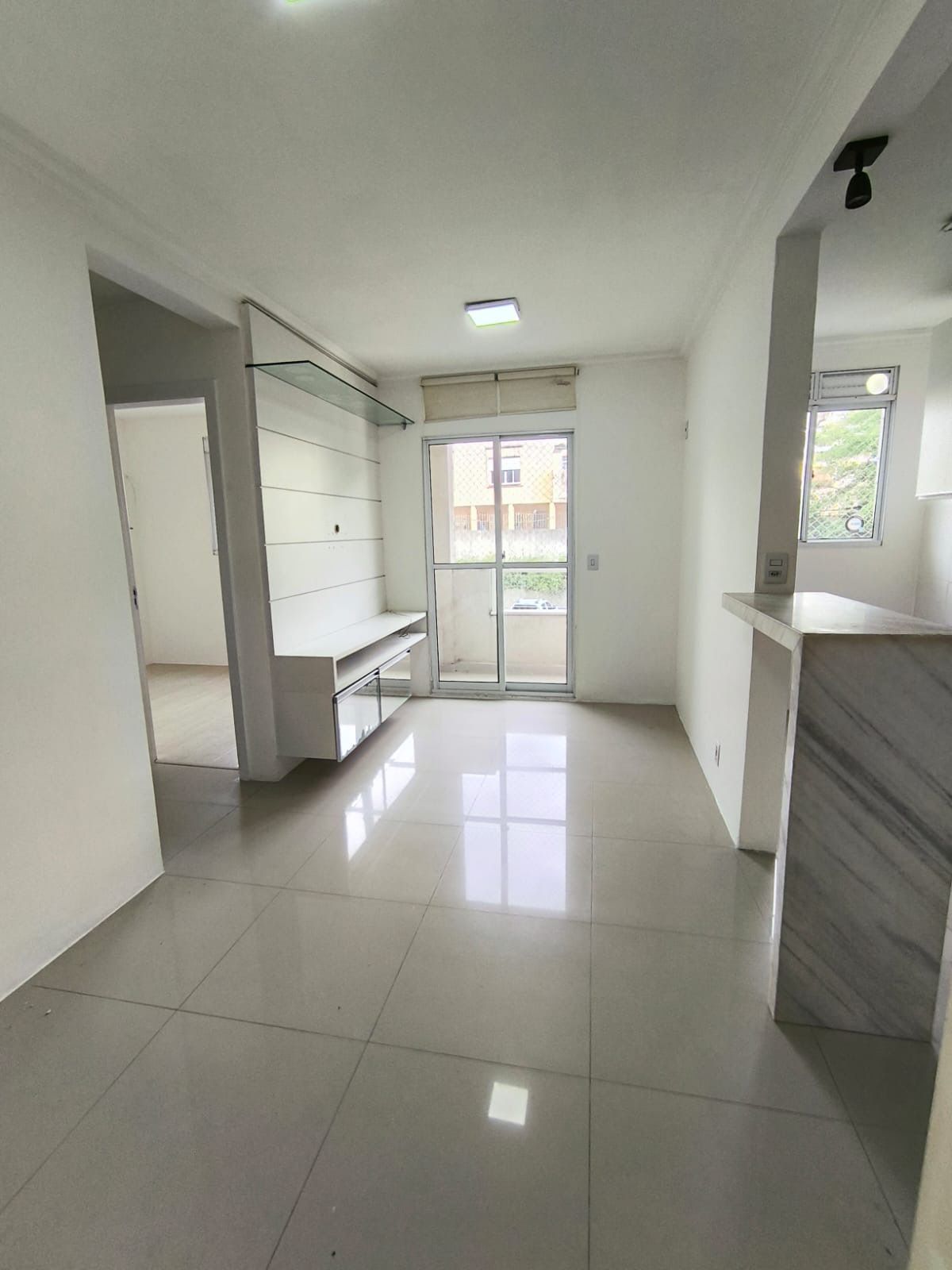 ÓTIMO APARTAMENTO COM SACADA A VENDA, APROVEITE A OPORTUNIDADE!