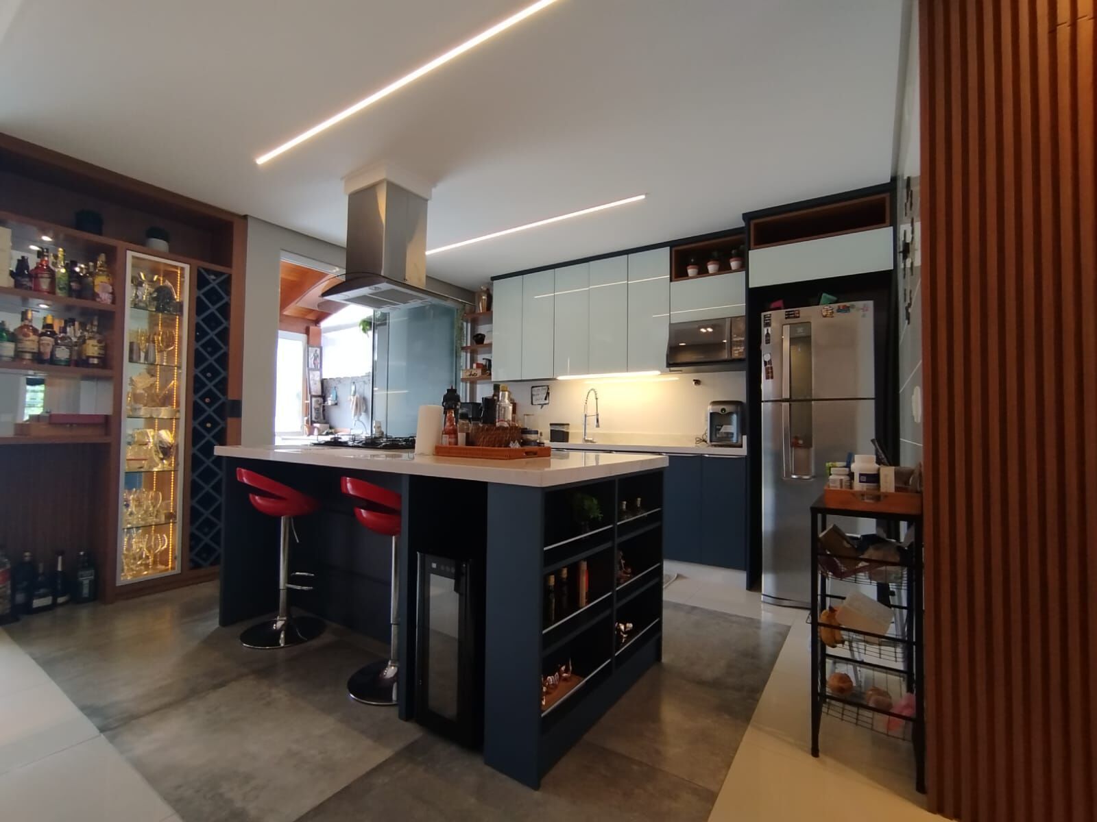 Casa de condomínio, 3 quartos suíte, 2 vagas, cozinha c/ ilha gourmet epatio c/piscina