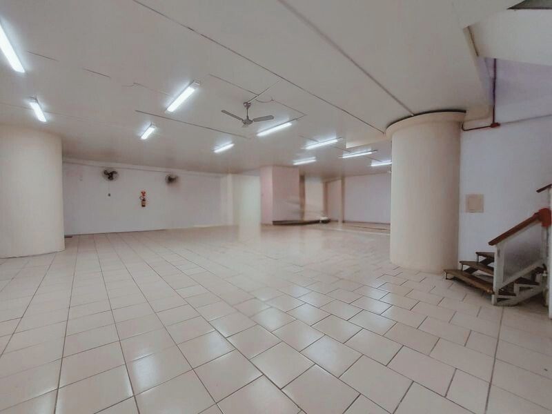 Ótima Loja térrea ed. Formac tv. Leonardo truda centro histórico