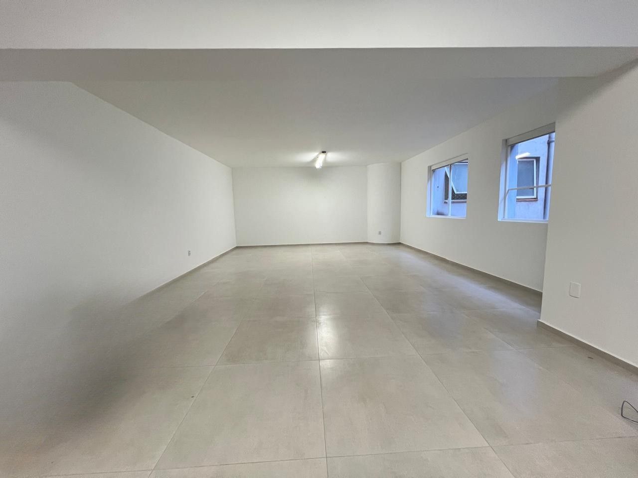 Conjunto Comercial-Sala à venda com 1 quarto, 69m² - Foto 1
