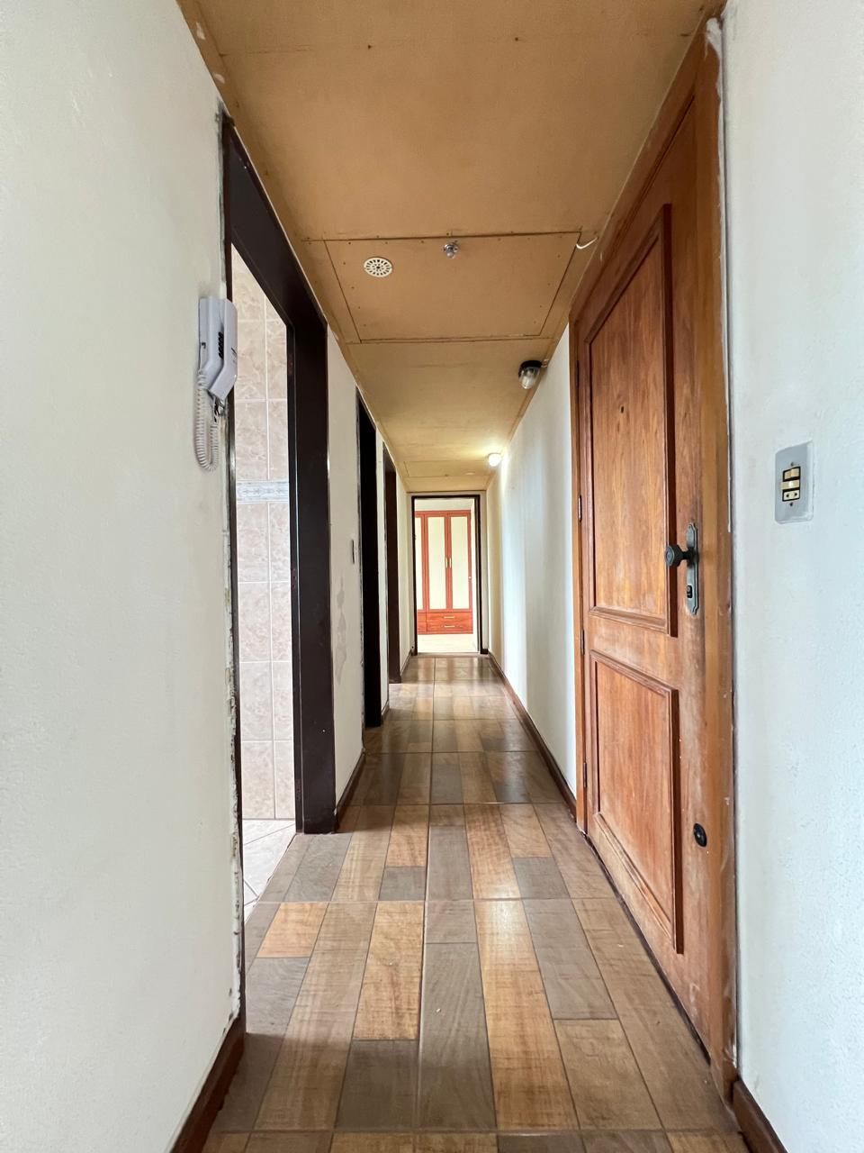 Oportunidade em Porto Alegre: Apartamento com 2 Dormitórios, 1 Vaga no J Sabará — foto 3