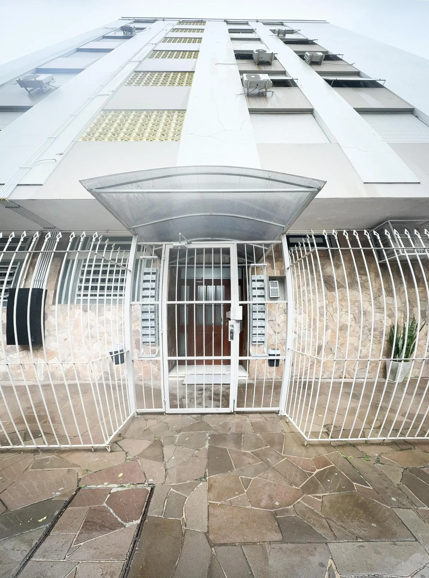 Apartamento com 65m², 2 dormitórios no bairro Menino Deus em Porto Alegre para Comprar