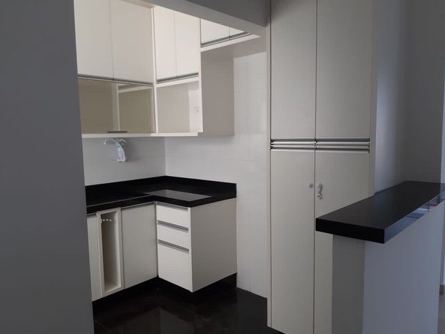 Apartamento para alugar com 3 quartos, 159m² - Foto 2