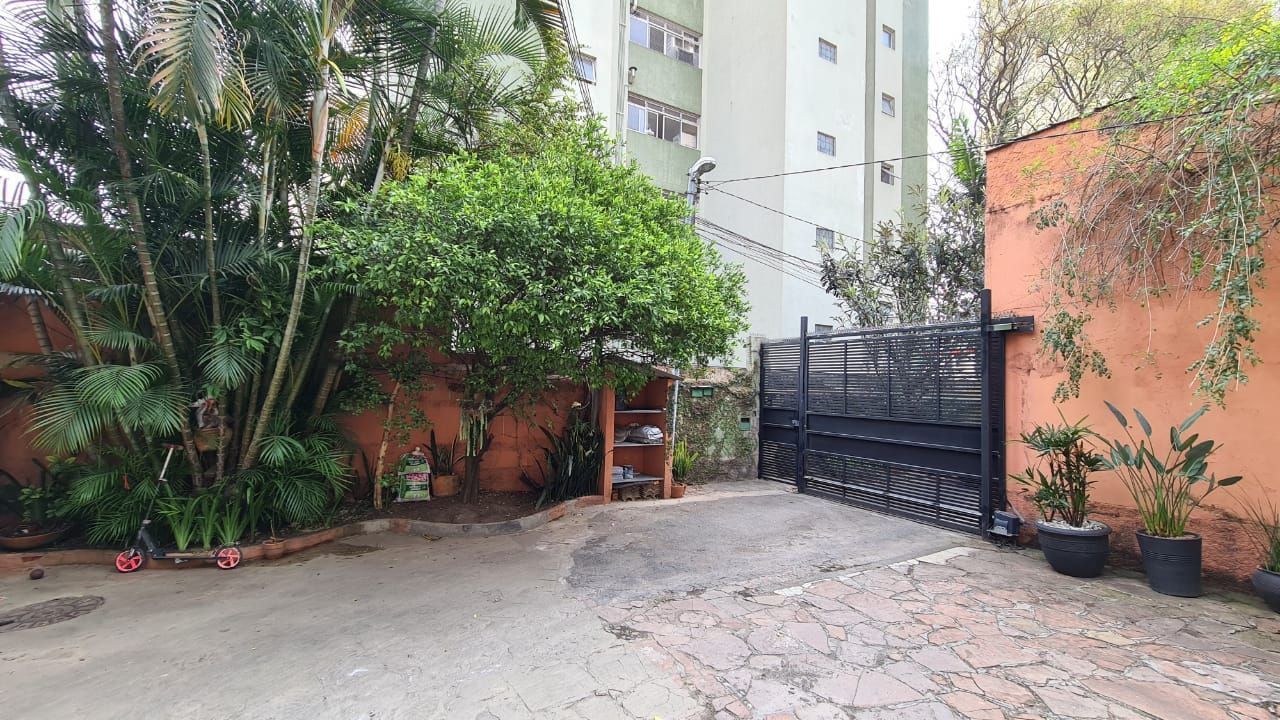 Casa à venda e aluguel com 2 quartos, 200m² - Foto 1