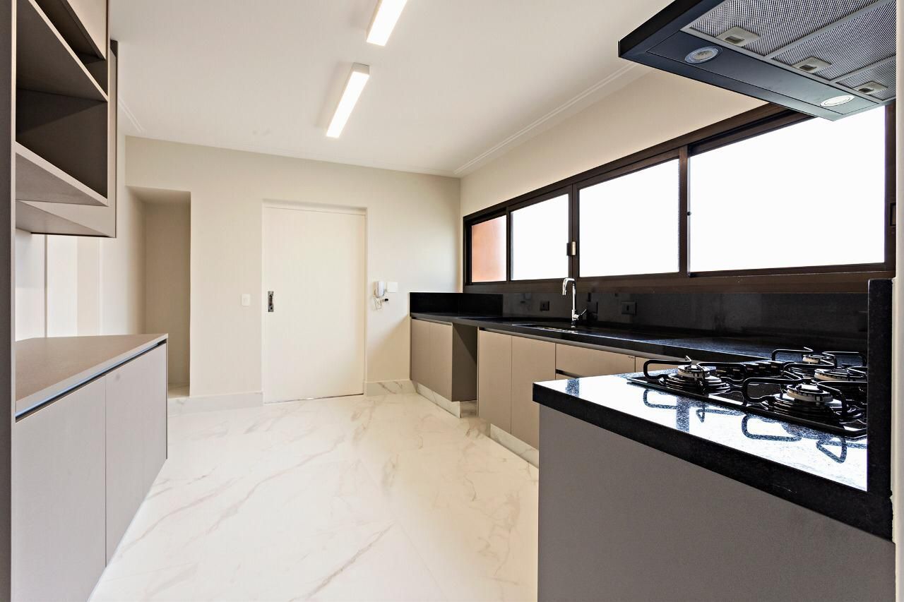 Apartamento à venda com 3 quartos, 210m² - Foto 13