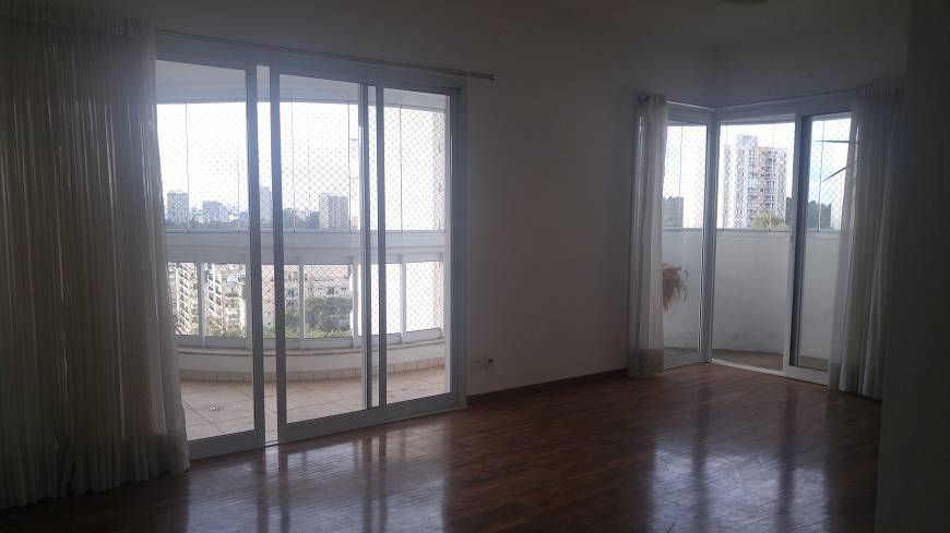 Apartamento para alugar com 3 quartos, 135m² - Foto 1