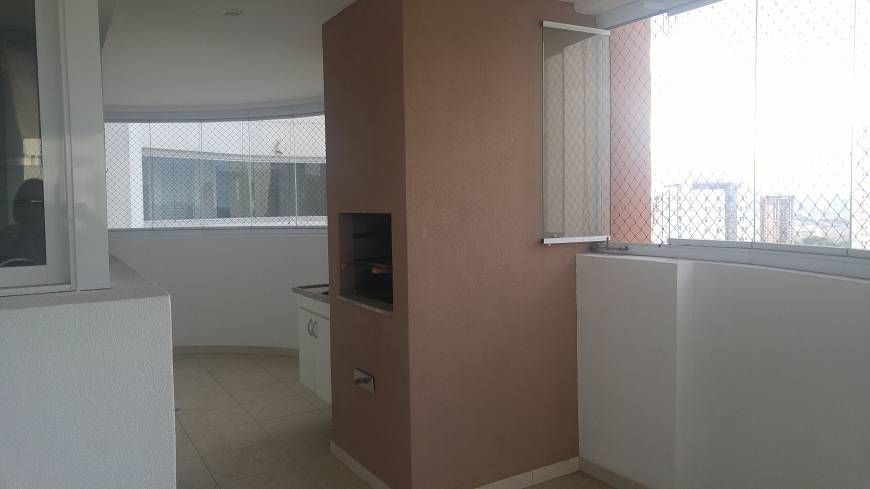 Apartamento para alugar com 3 quartos, 135m² - Foto 4
