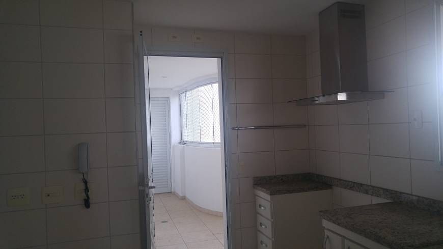 Apartamento para alugar com 3 quartos, 135m² - Foto 11