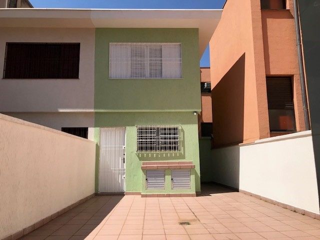 Sobrado à venda e aluguel com 3 quartos, 177m² - Foto 1