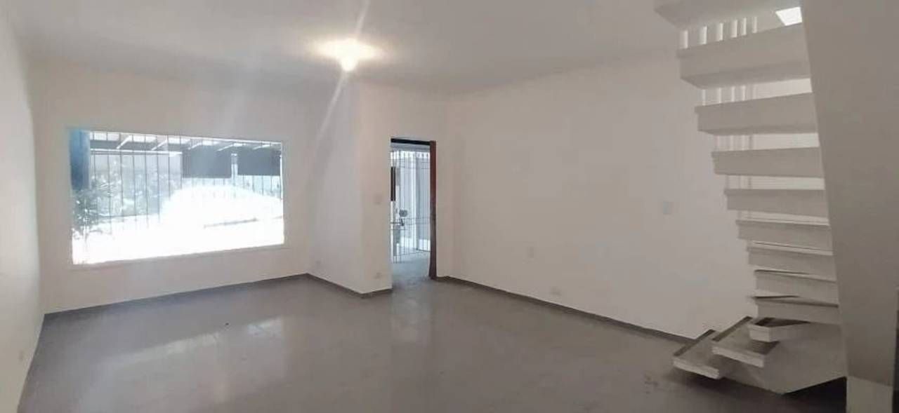 Casa à venda com 3 quartos, 200m² - Foto 1