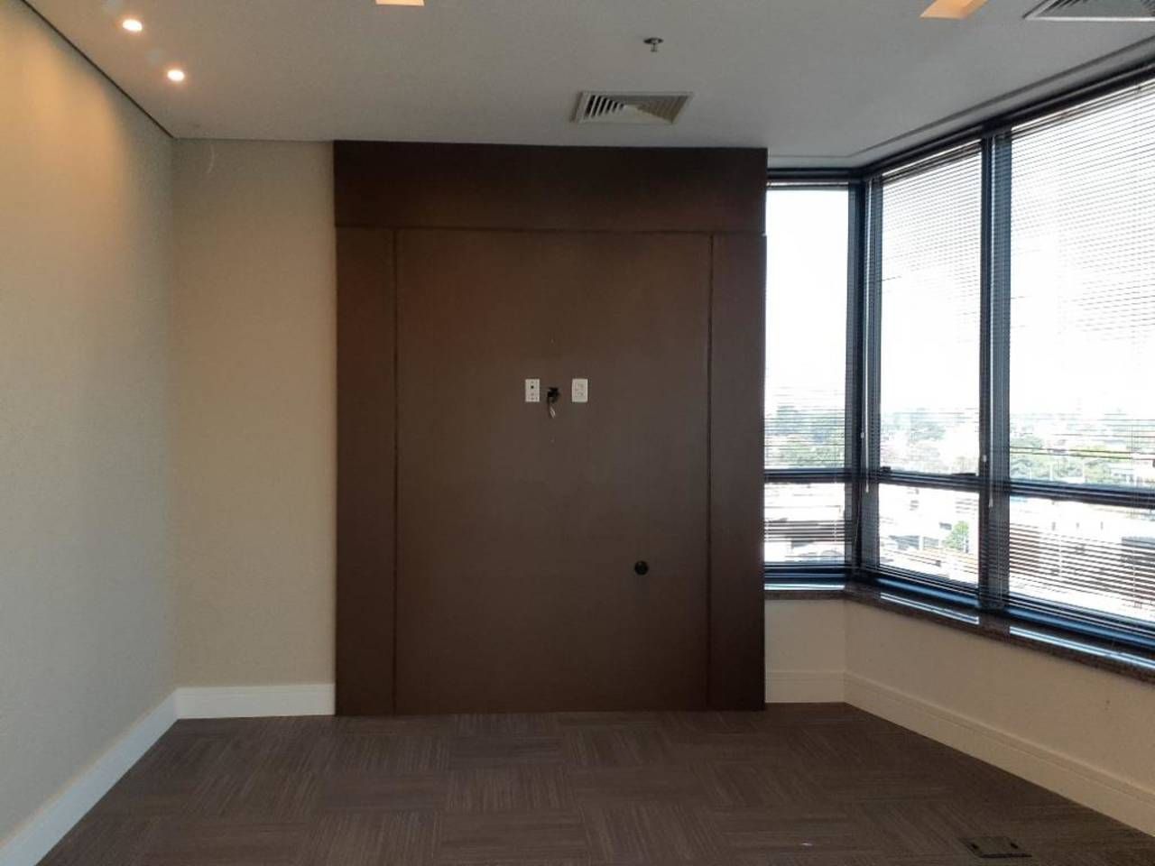 Prédio Inteiro para alugar com 4 quartos, 299m² - Foto 16