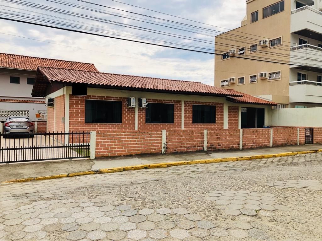 Casa com 3 Dormitórios para alugar, 90 m² por R$ 550,00