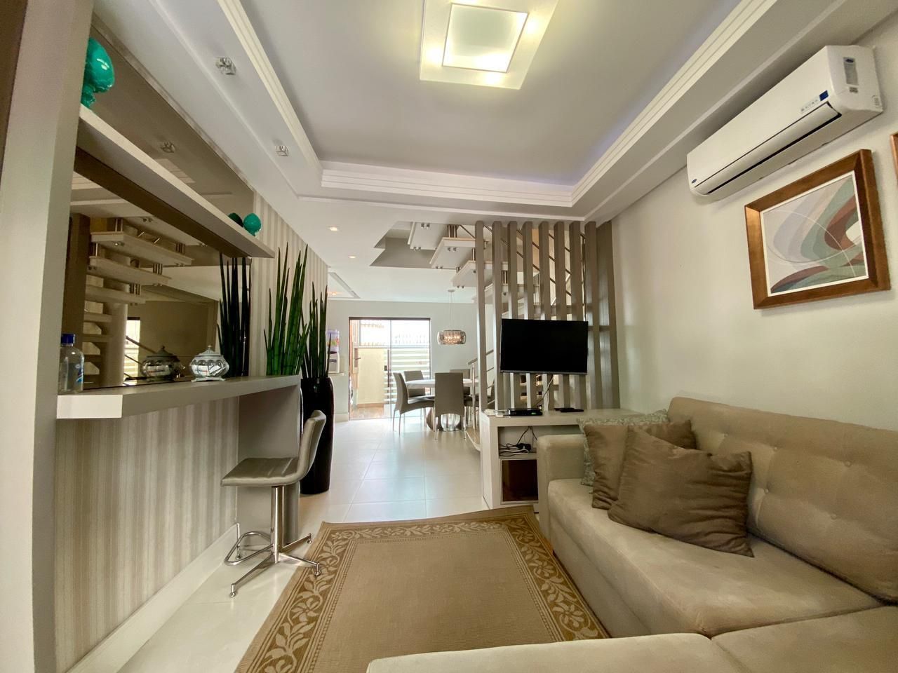 Apartamento com 3 Dormitórios para alugar, 95 m² por R$ 300,00