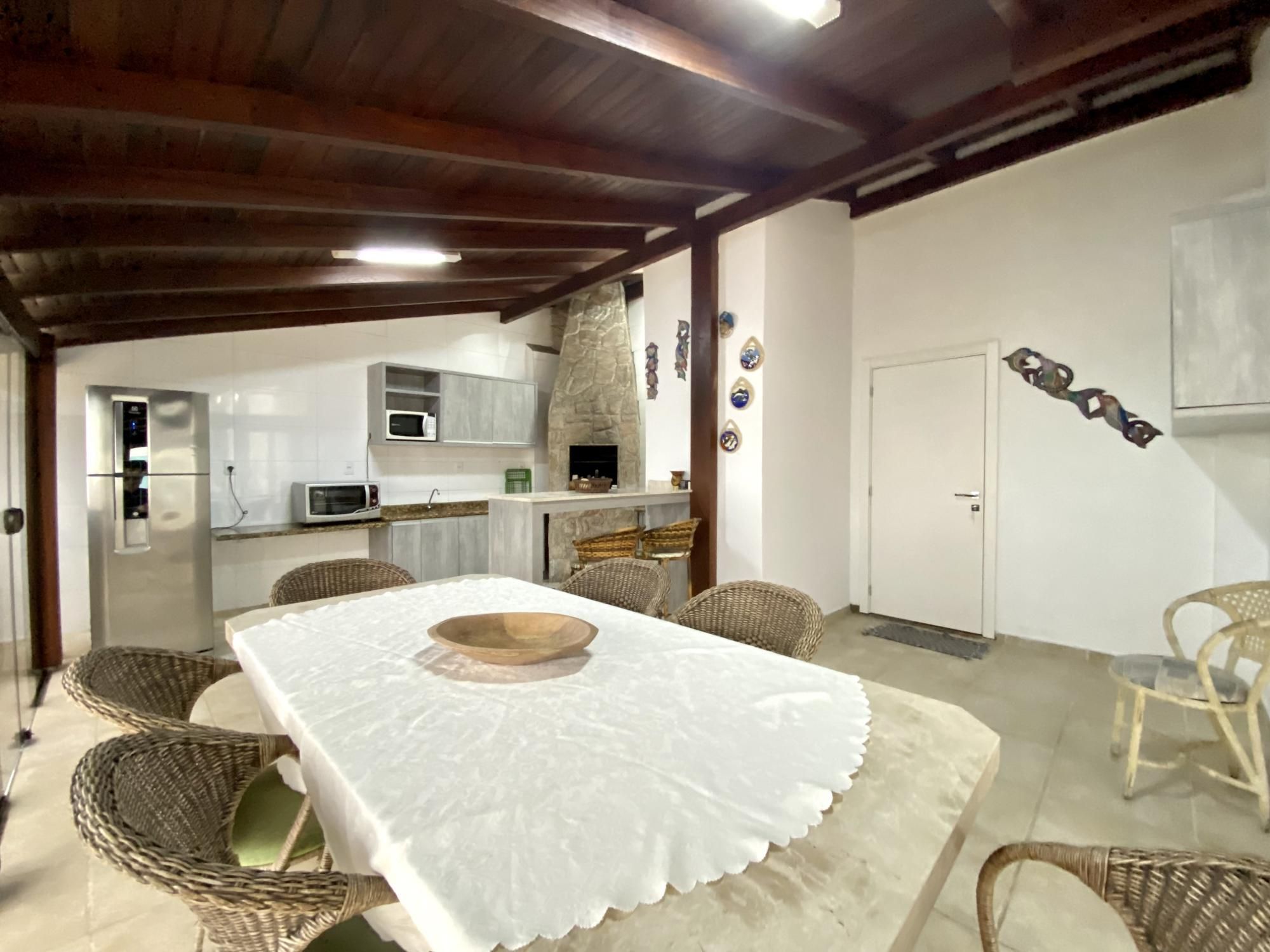 Cobertura com 5 Dormitórios para alugar, 243 m² por R$ 600,00