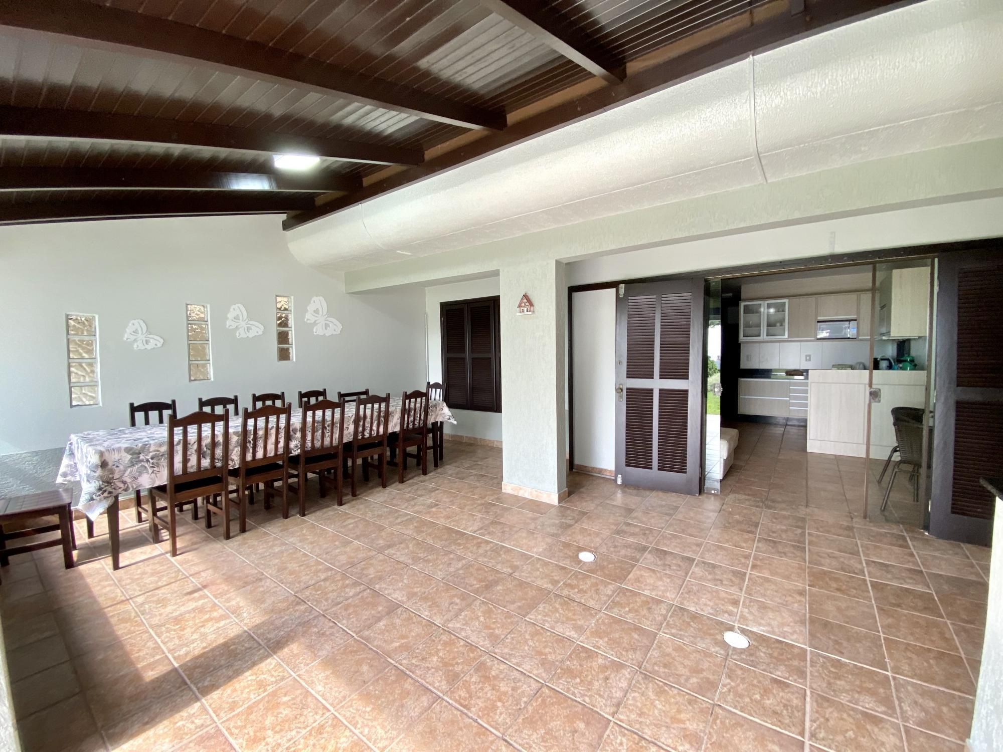 Casa com 5 Dormitórios para alugar, 150 m² por R$ 1.200,00