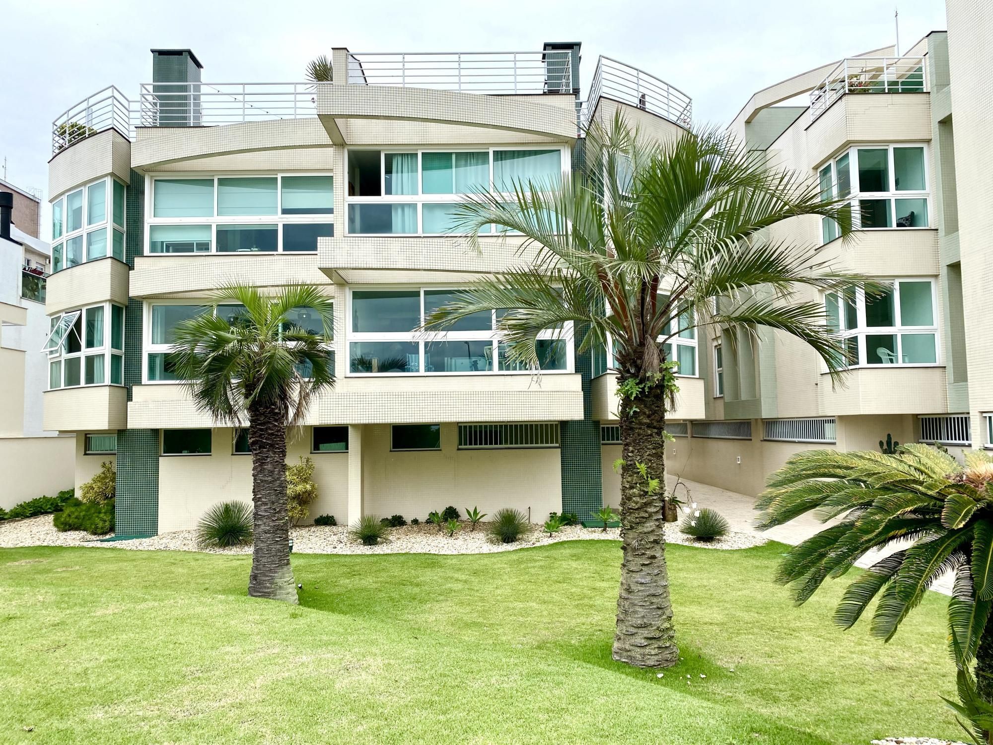 Apartamento com 3 Dormitórios à venda, 200 m² por R$ 2.800.000,00
