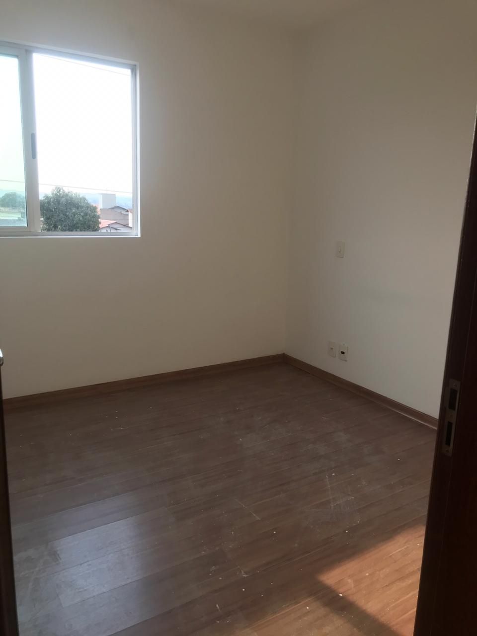 Apartamento à venda com 3 quartos, 95m² - Foto 2