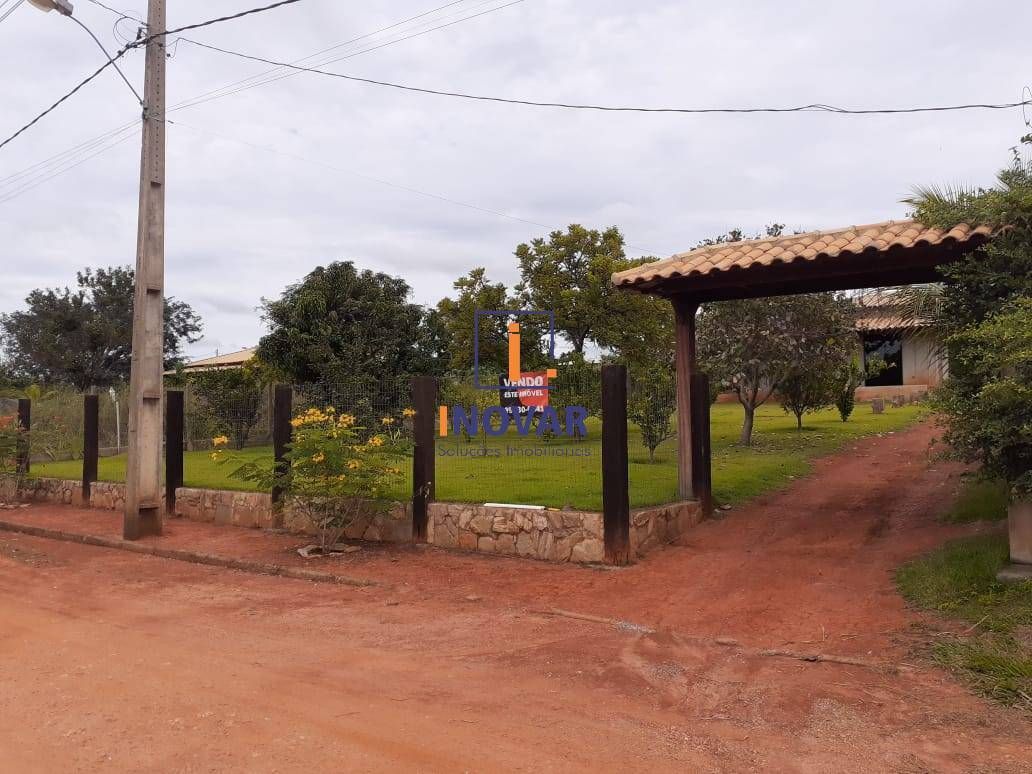 Casa à venda com 3 quartos, 200m² - Foto 1