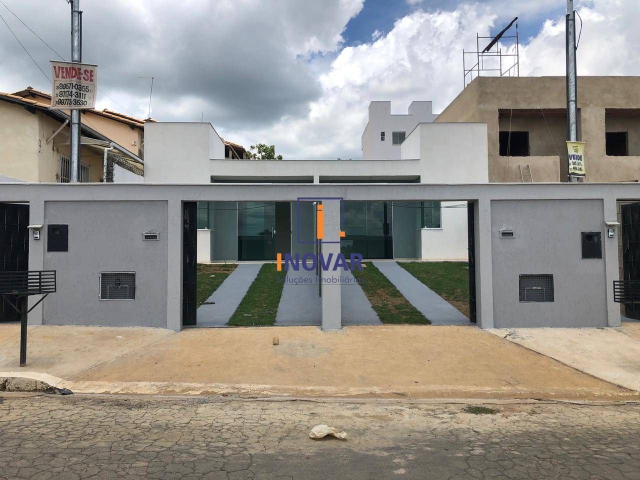 Casa à venda com 3 quartos, 90m² - Foto 1