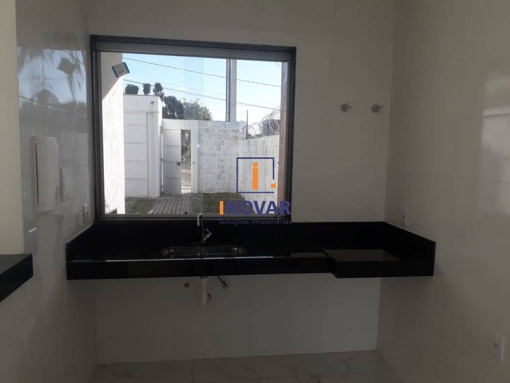 Casa à venda com 3 quartos, 95m² - Foto 2