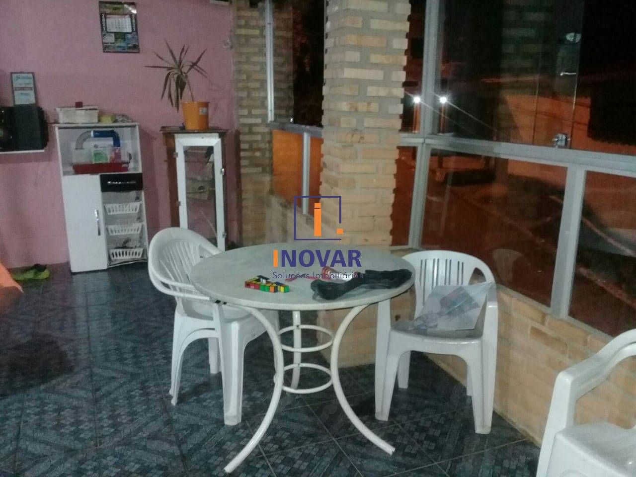 Casa à venda com 3 quartos, 300m² - Foto 1