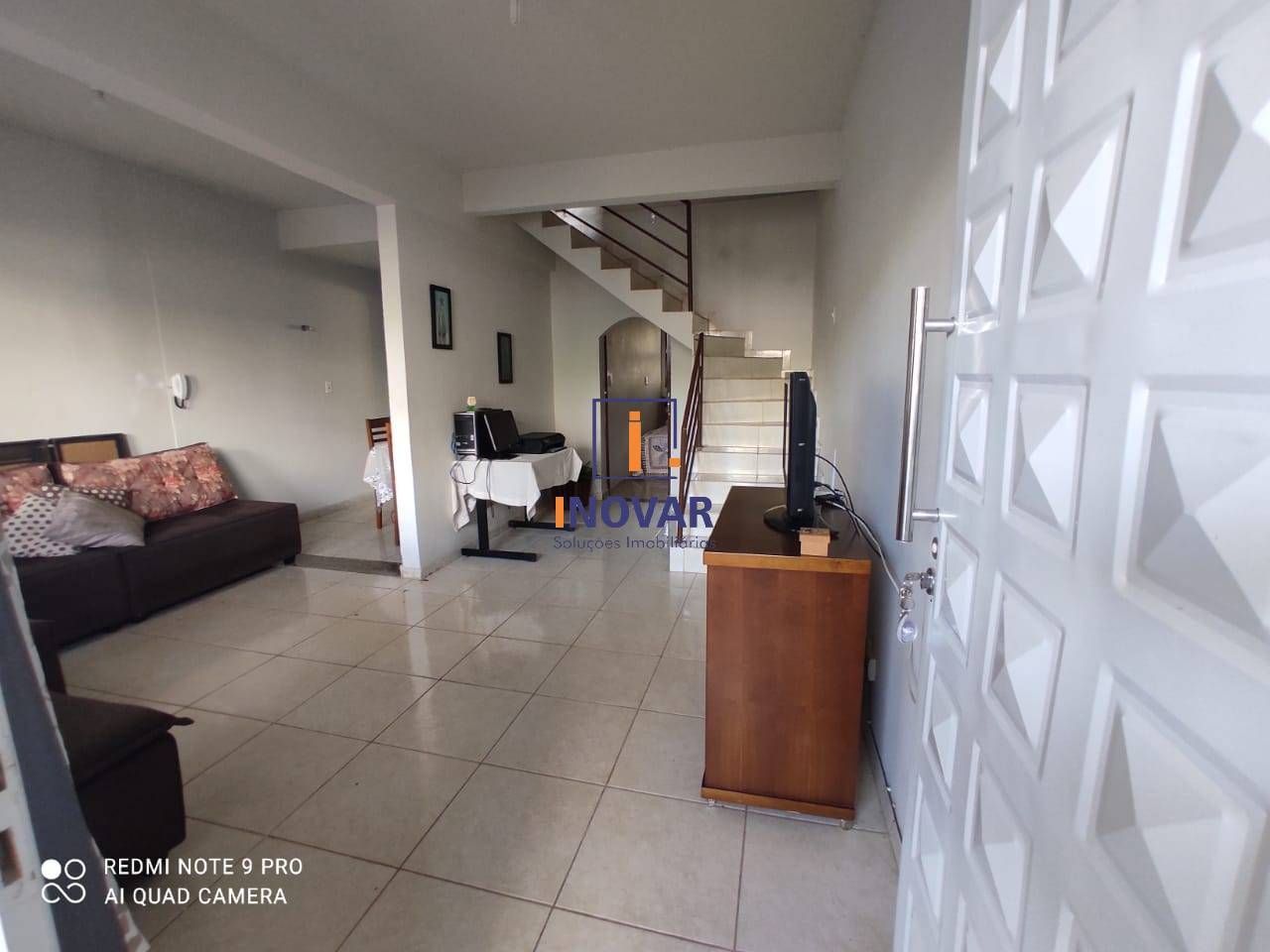 Casa à venda com 4 quartos, 69m² - Foto 2