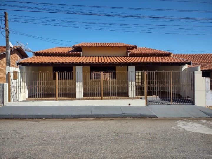 Casa à venda com 3 quartos, 200m² - Foto 2