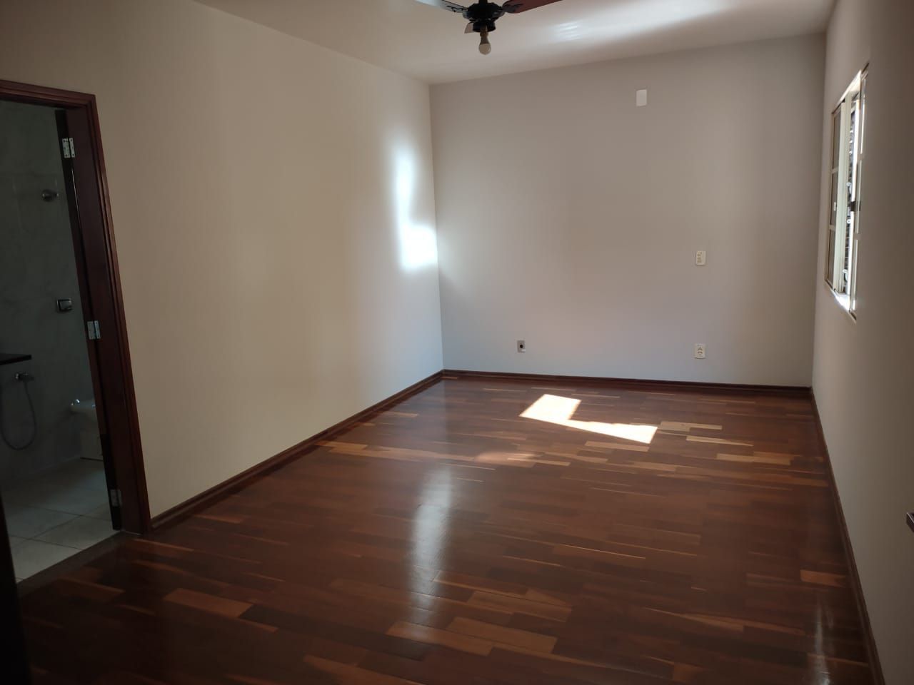 Casa à venda com 3 quartos, 200m² - Foto 12