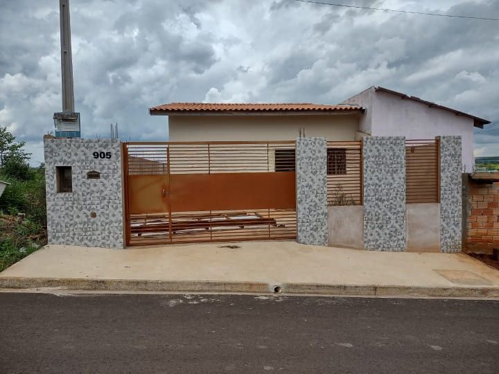 Casa à venda com 2 quartos, 68m² - Foto 1